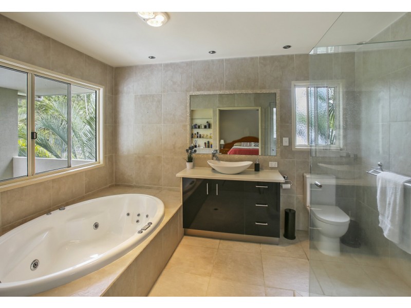22 Baker Finch Pl, Twin Waters QLD 4564