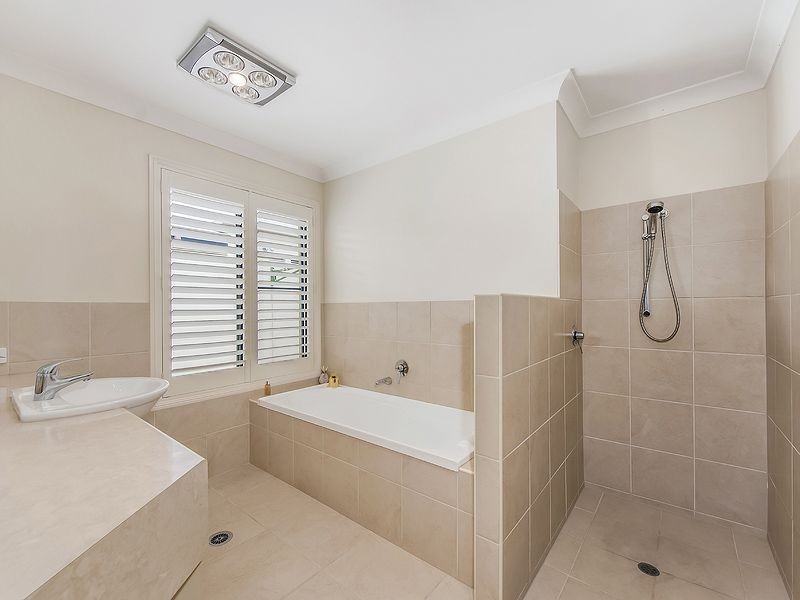 4 Staysail Place, Twin Waters QLD 4564
