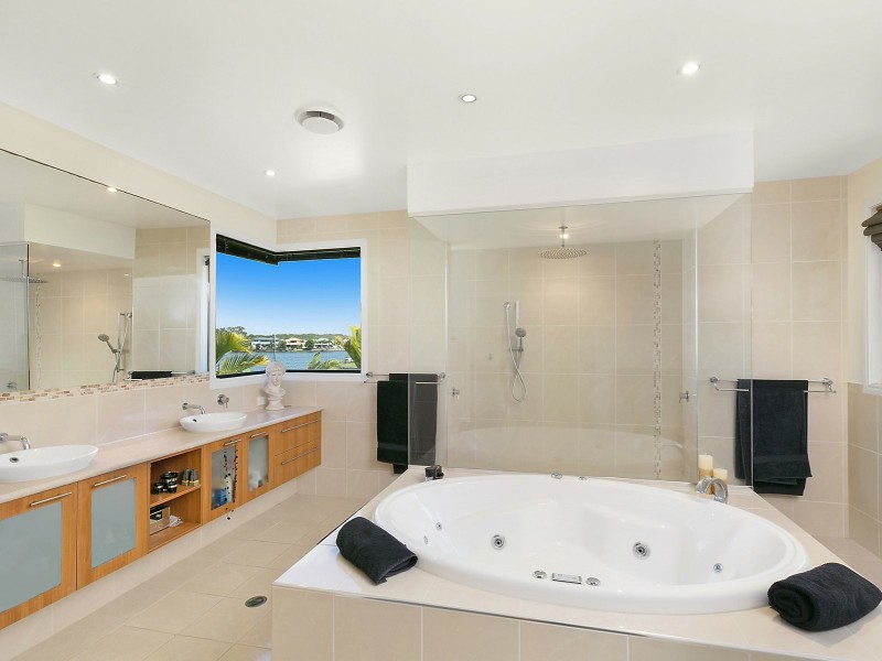 42 Baywater Drive, Twin Waters QLD 4564