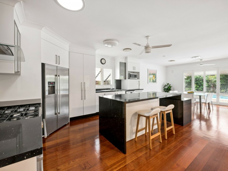 18 Friarbird Place, Twin Waters QLD 4564