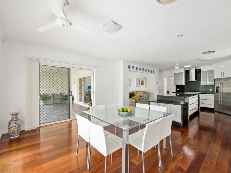 18 Friarbird Place, Twin Waters QLD 4564