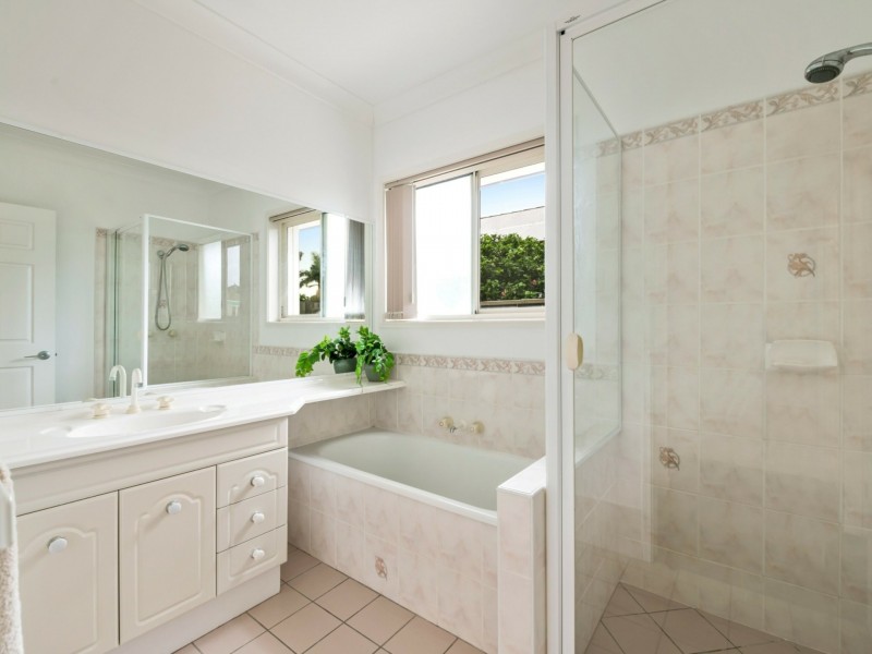 18 Friarbird Place, Twin Waters QLD 4564