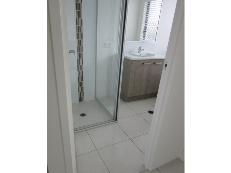 24 Ameen Cct, Mudjimba QLD 4564