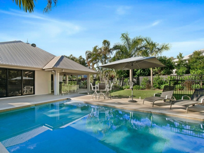 19 Barcoola Place, Twin Waters QLD 4564
