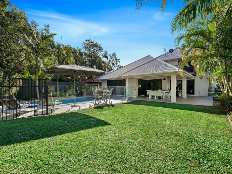 19 Barcoola Place, Twin Waters QLD 4564