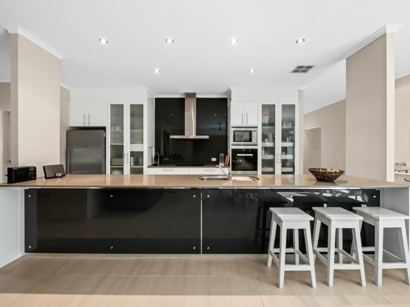 9 Hetherington Drive, Twin Waters QLD 4564