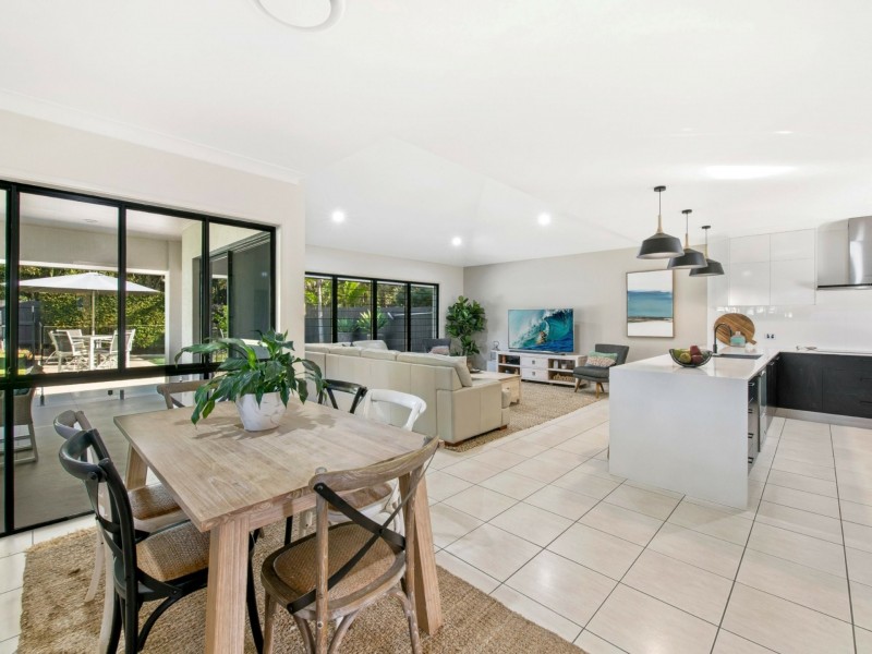 19 Barcoola Place, Twin Waters QLD 4564