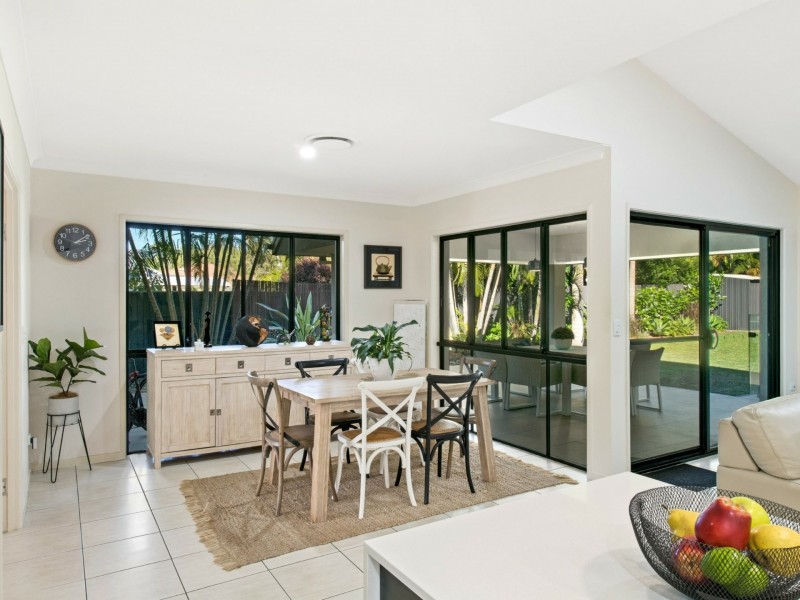 19 Barcoola Place, Twin Waters QLD 4564