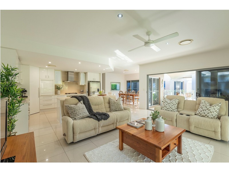 27 Hetherington Drive, Twin Waters QLD 4564