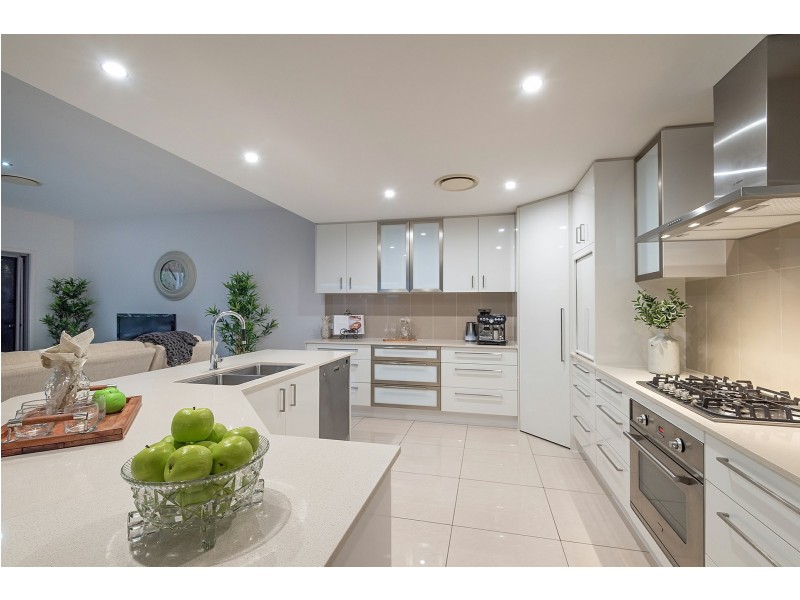 27 Hetherington Drive, Twin Waters QLD 4564