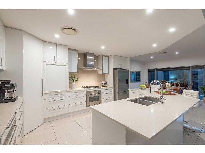 27 Hetherington Drive, Twin Waters QLD 4564