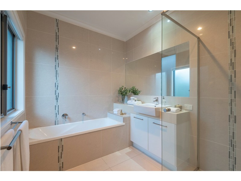 27 Hetherington Drive, Twin Waters QLD 4564