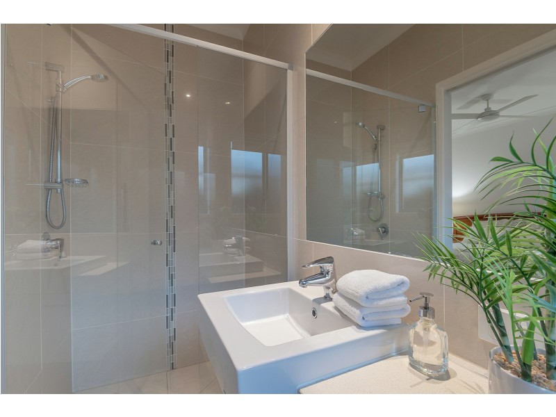 27 Hetherington Drive, Twin Waters QLD 4564