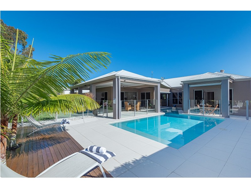 27 Hetherington Drive, Twin Waters QLD 4564