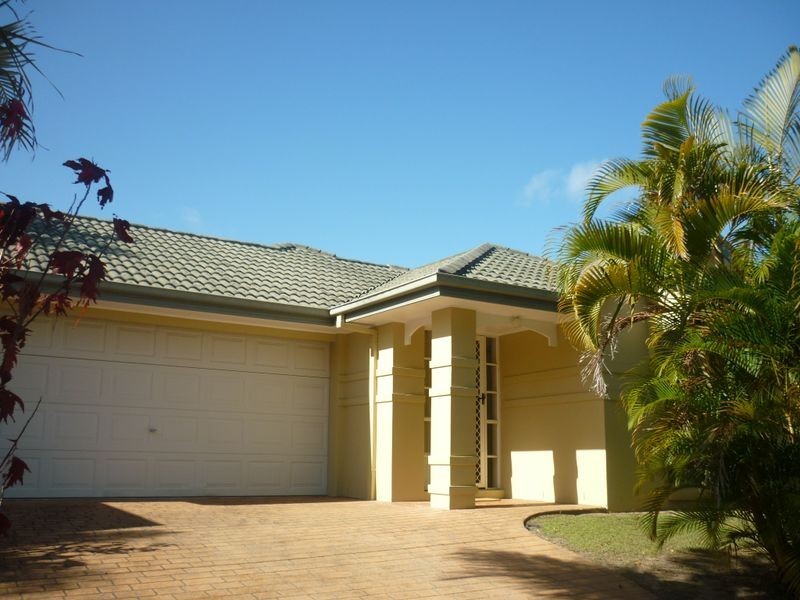 11 Watergum Place, Twin Waters QLD 4564