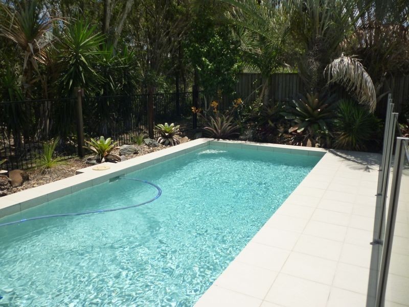 16 Wattlebird Dr, Twin Waters QLD 4564