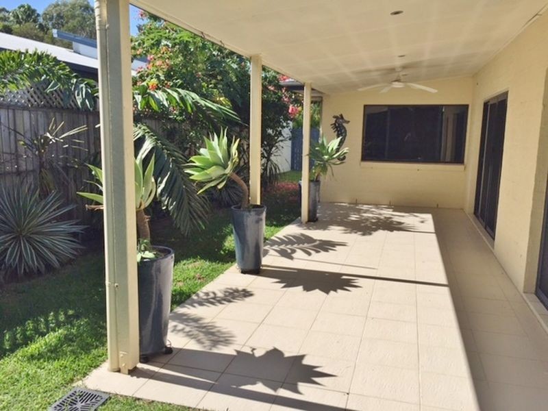 16 Wattlebird Dr, Twin Waters QLD 4564