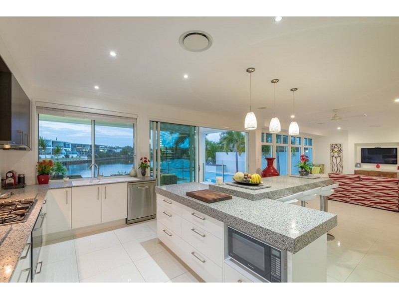 33 Baywater Drive, Twin Waters QLD 4564