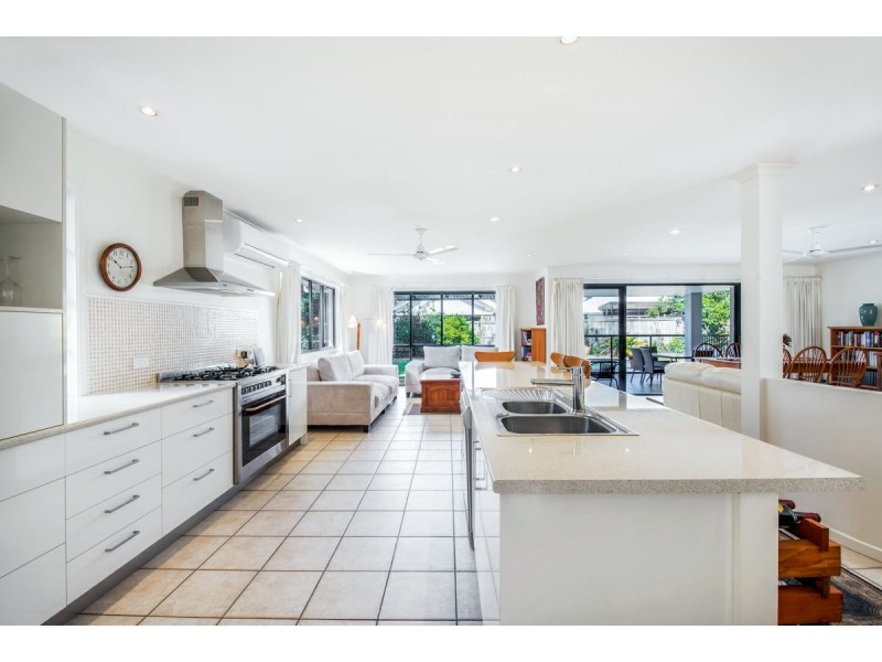 4 Carnoustie Court, Twin Waters QLD 4564