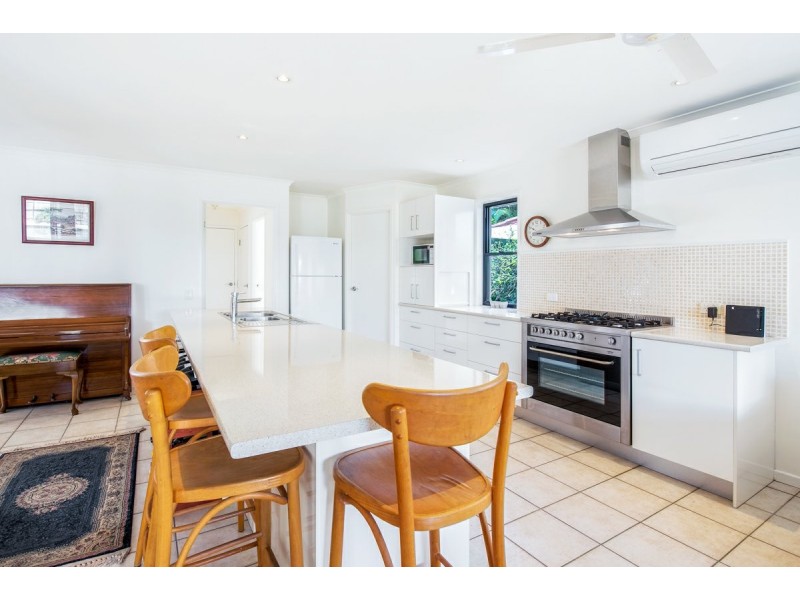 4 Carnoustie Court, Twin Waters QLD 4564