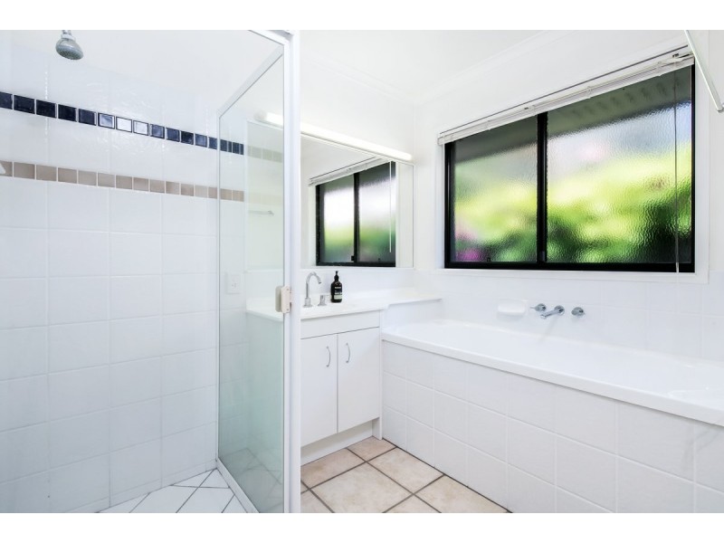 4 Carnoustie Court, Twin Waters QLD 4564