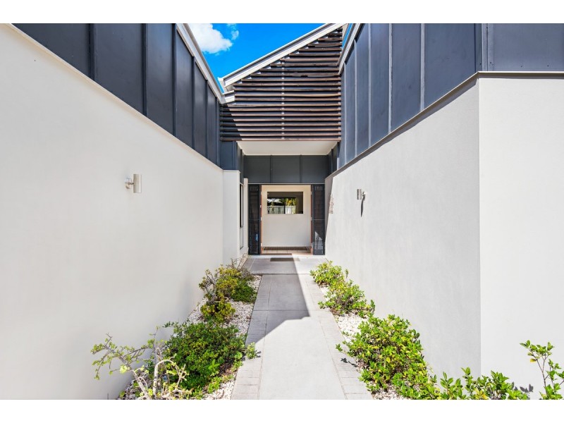 4 Carnoustie Court, Twin Waters QLD 4564