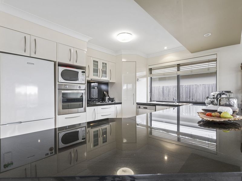71 Prestwick Dr, Twin Waters QLD 4564