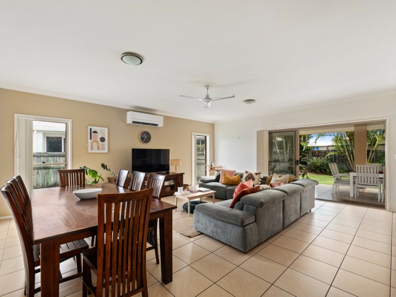 4 Seahorse Drive, Twin Waters QLD 4564