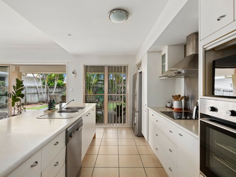 4 Seahorse Drive, Twin Waters QLD 4564