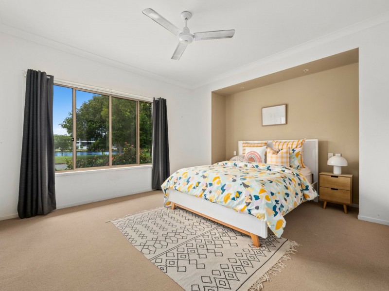 4 Seahorse Drive, Twin Waters QLD 4564