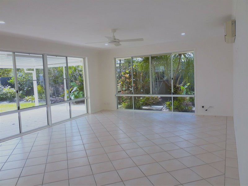 8 Brushbox Cct, Twin Waters QLD 4564