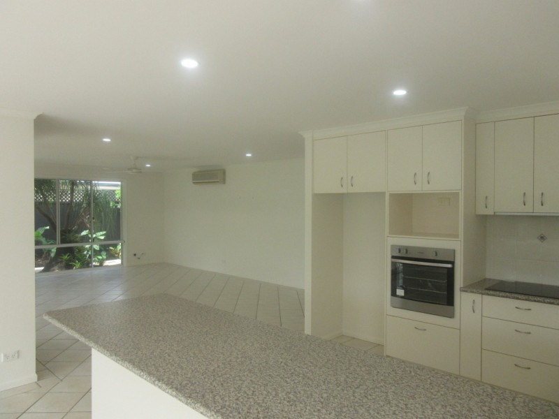 8 Brushbox Cct, Twin Waters QLD 4564