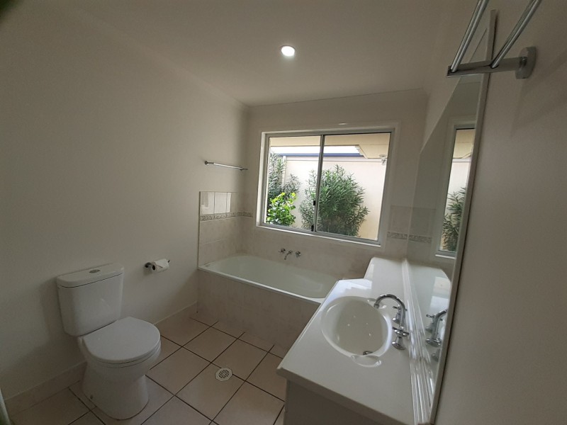 8 Brushbox Cct, Twin Waters QLD 4564