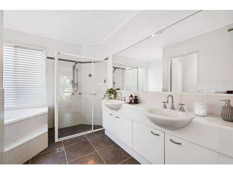 16 Waterside Drive, Twin Waters QLD 4564