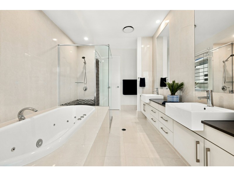 24 Anchorage Circuit, Twin Waters QLD 4564