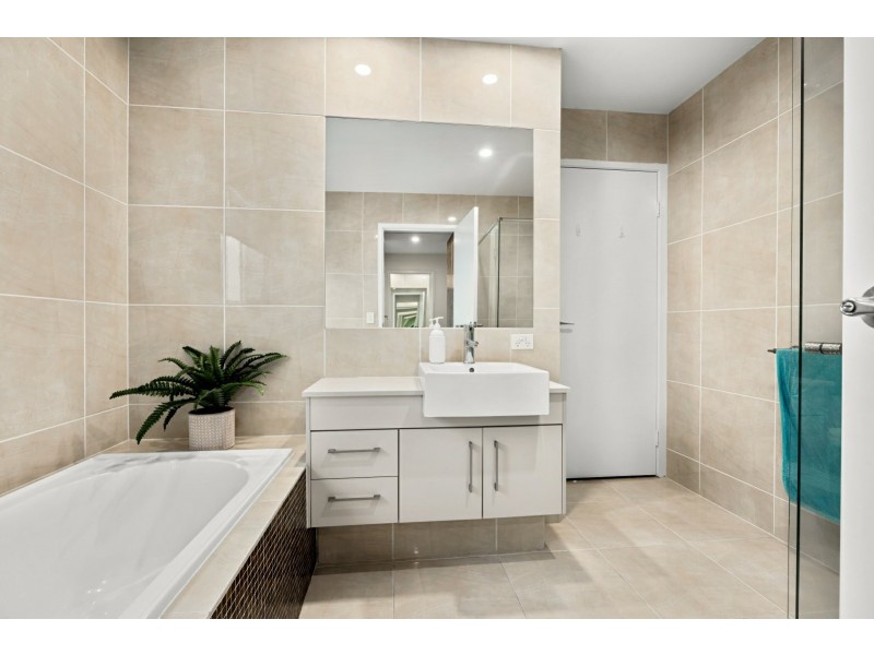 24 Anchorage Circuit, Twin Waters QLD 4564