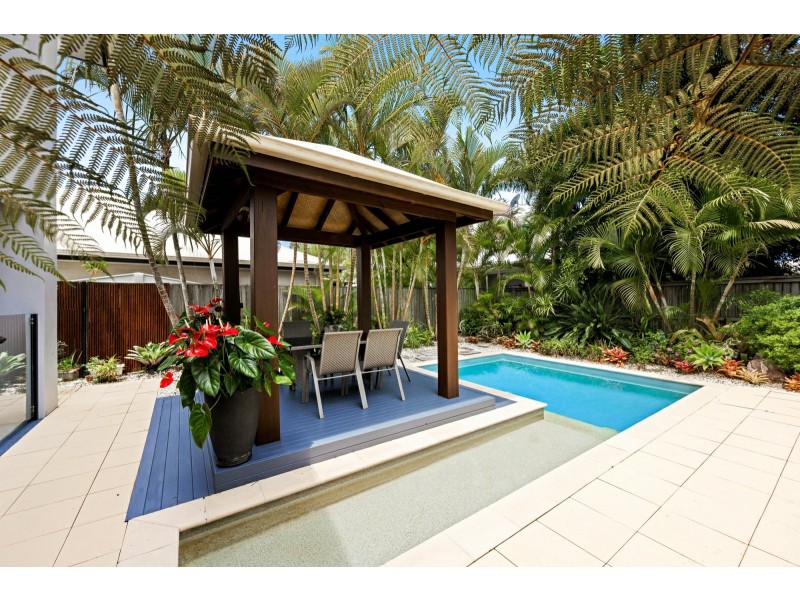 4 Staysail Place, Twin Waters QLD 4564