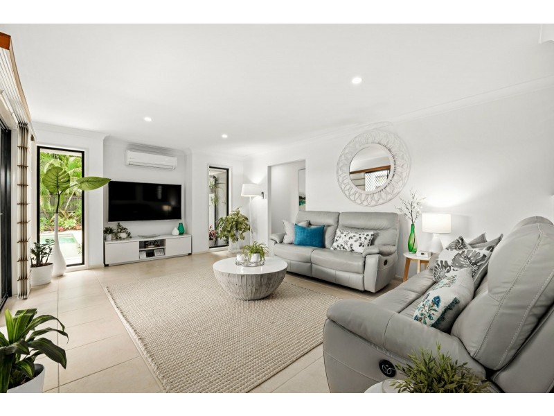 4 Staysail Place, Twin Waters QLD 4564