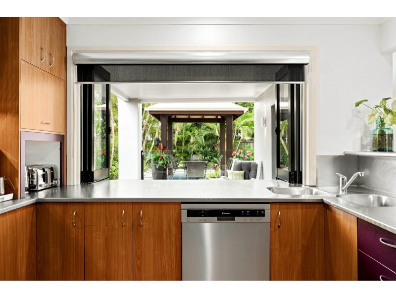 4 Staysail Place, Twin Waters QLD 4564