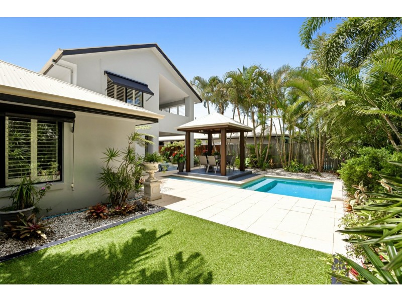 4 Staysail Place, Twin Waters QLD 4564