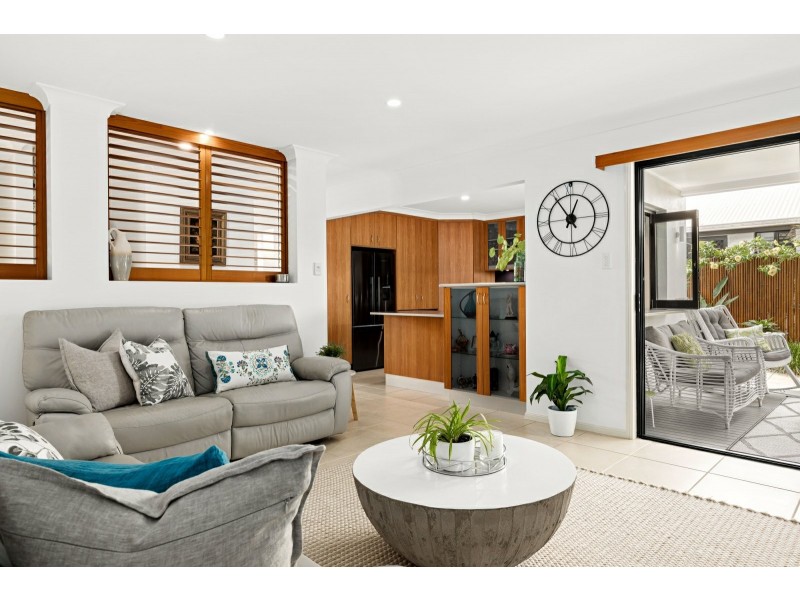 4 Staysail Place, Twin Waters QLD 4564