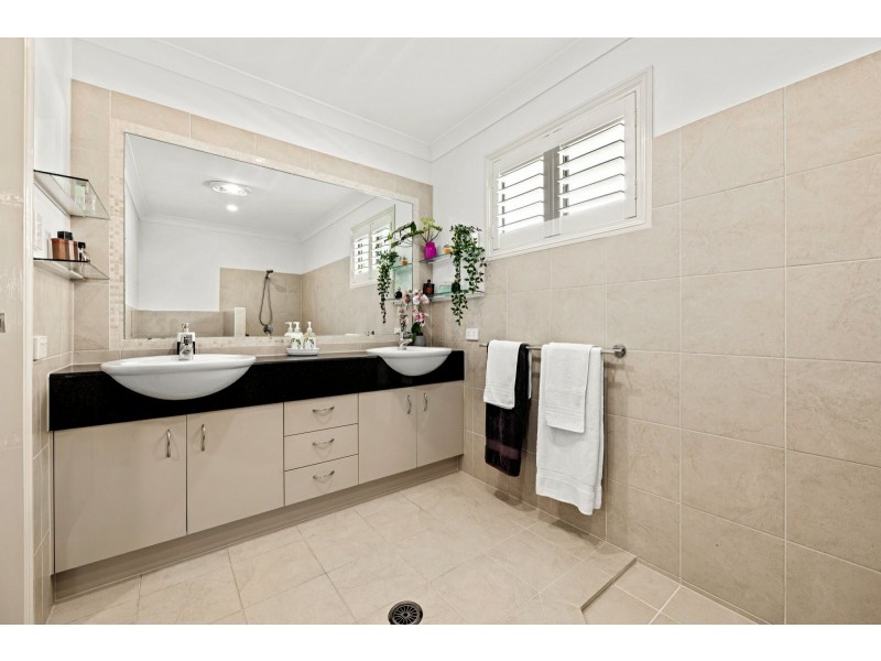 4 Staysail Place, Twin Waters QLD 4564