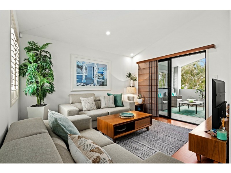 4 Staysail Place, Twin Waters QLD 4564