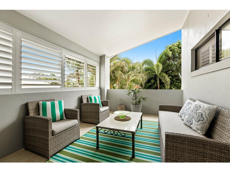 4 Staysail Place, Twin Waters QLD 4564