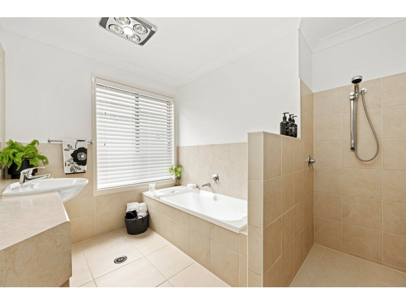 4 Staysail Place, Twin Waters QLD 4564