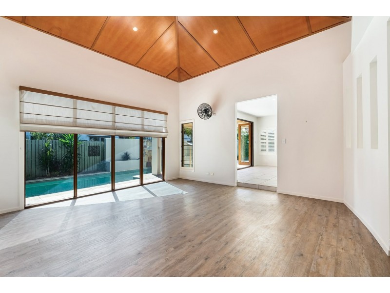 1 Sulo Ct, Mudjimba QLD 4564