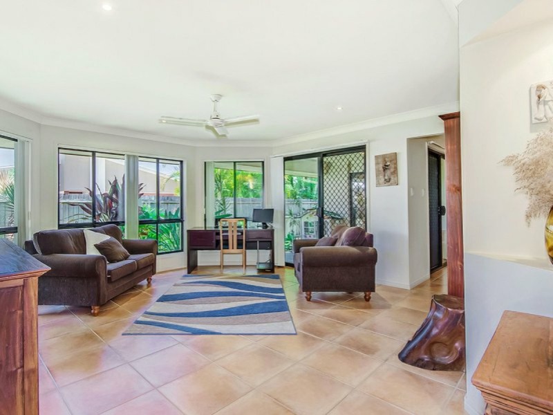 8 Estuary Ct, Twin Waters QLD 4564