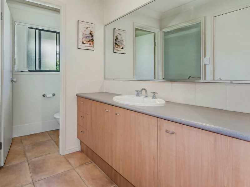 8 Estuary Ct, Twin Waters QLD 4564