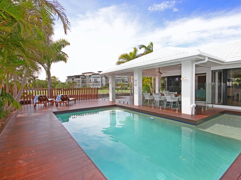 6 Waterfront Ct, Twin Waters QLD 4564