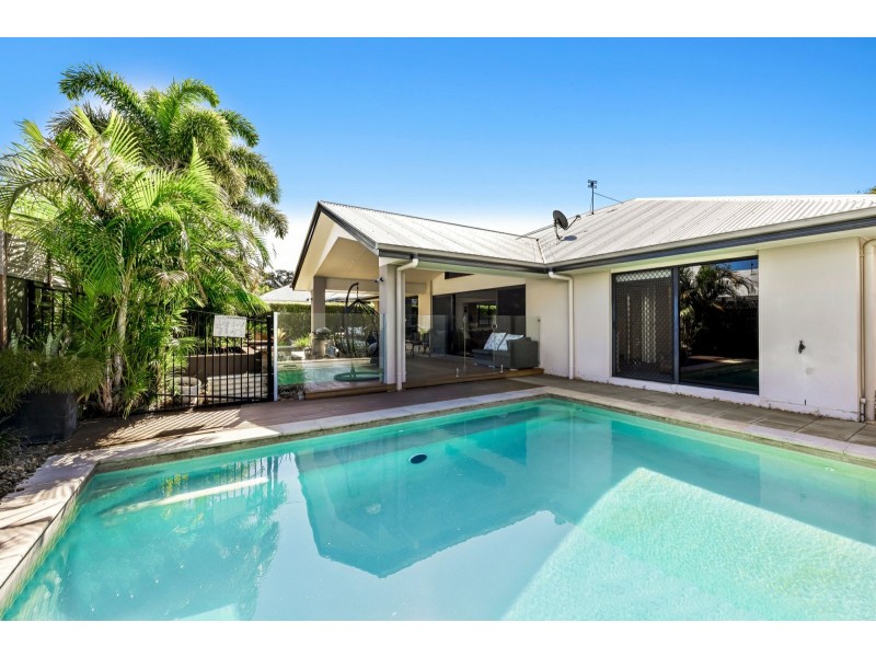 8 Undanbi Lane, Twin Waters QLD 4564